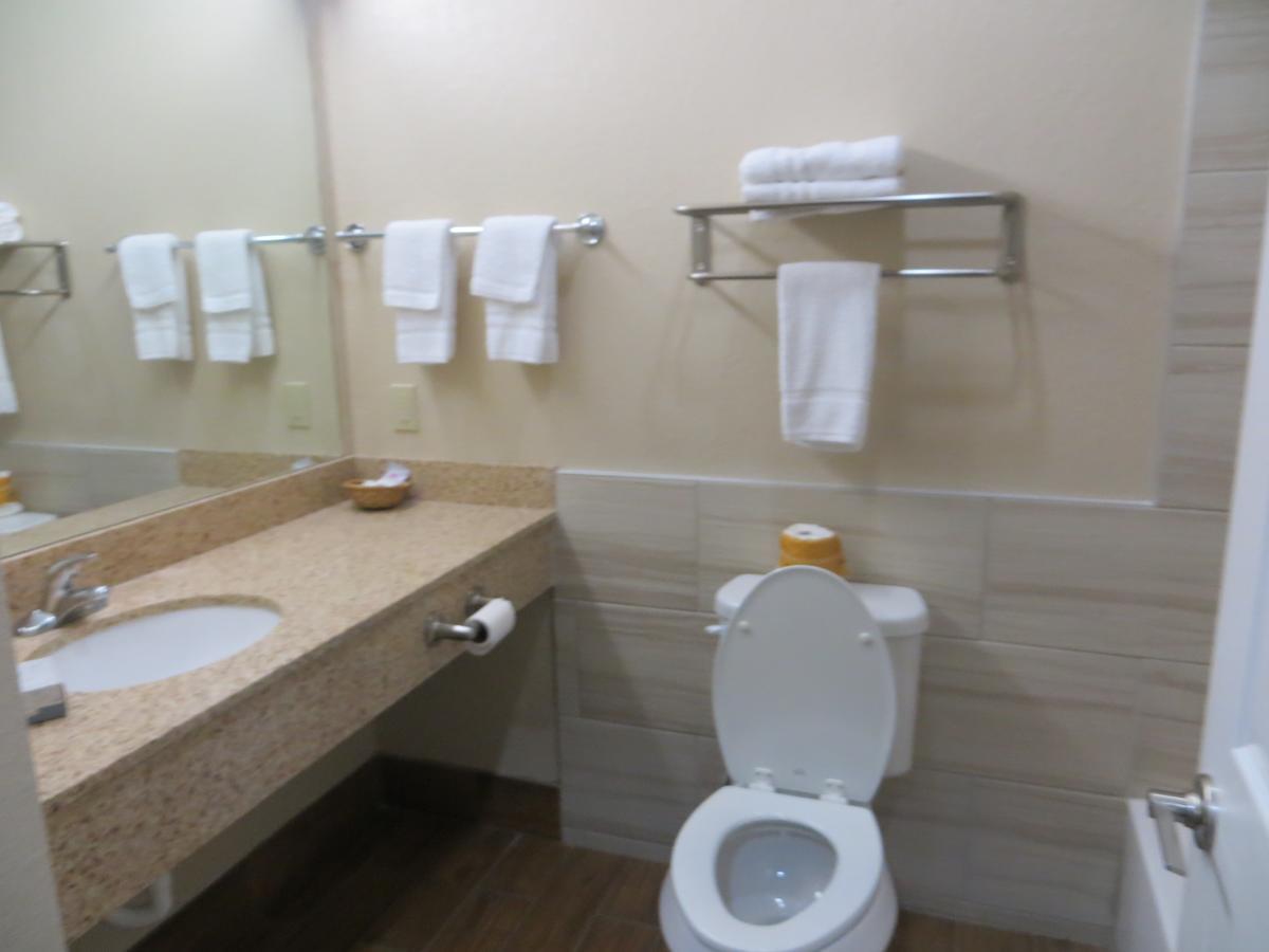 Scottish Inn & Suites Baytown Eksteriør bilde