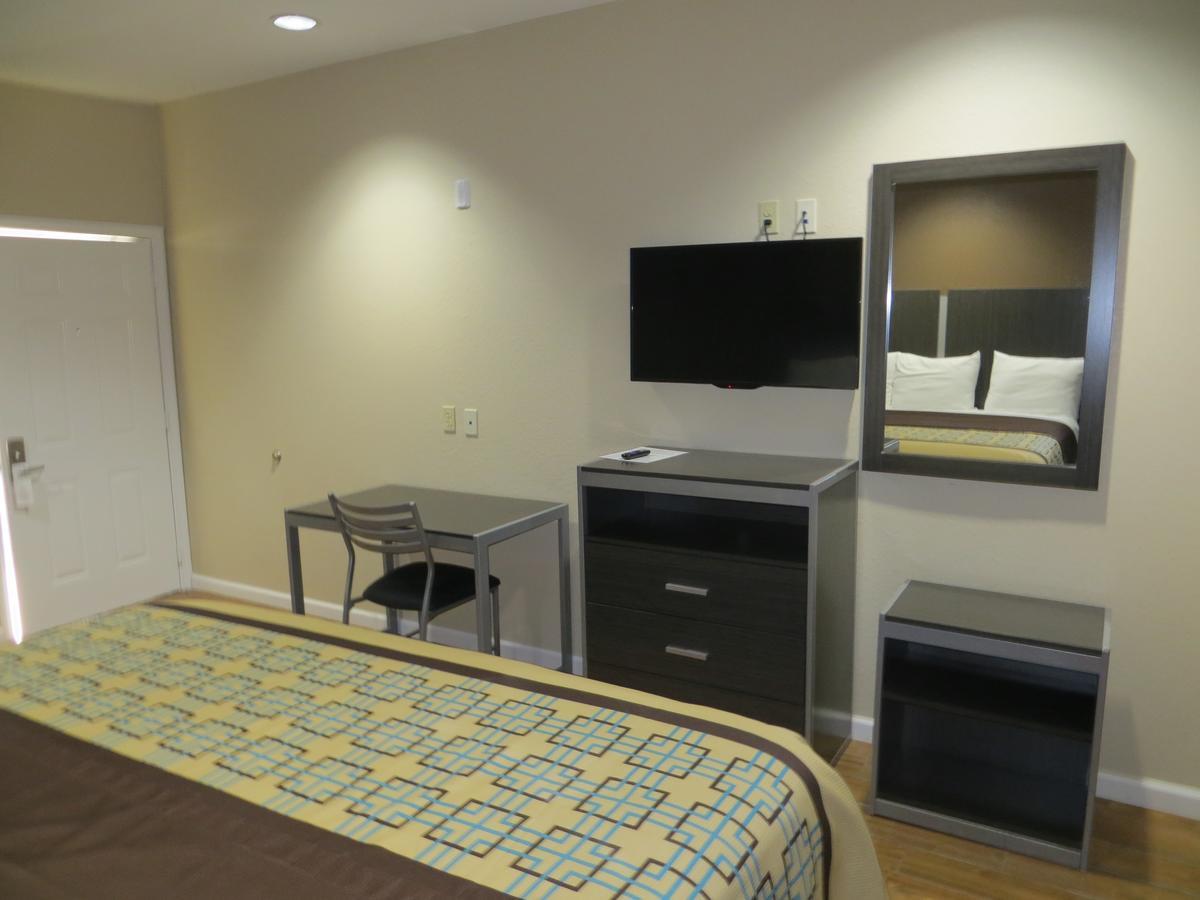 Scottish Inn & Suites Baytown Eksteriør bilde