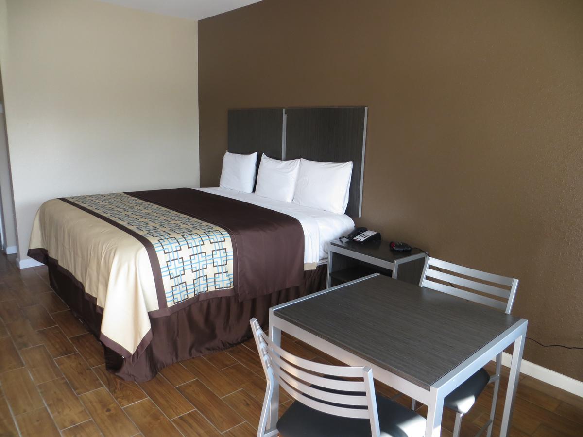 Scottish Inn & Suites Baytown Eksteriør bilde