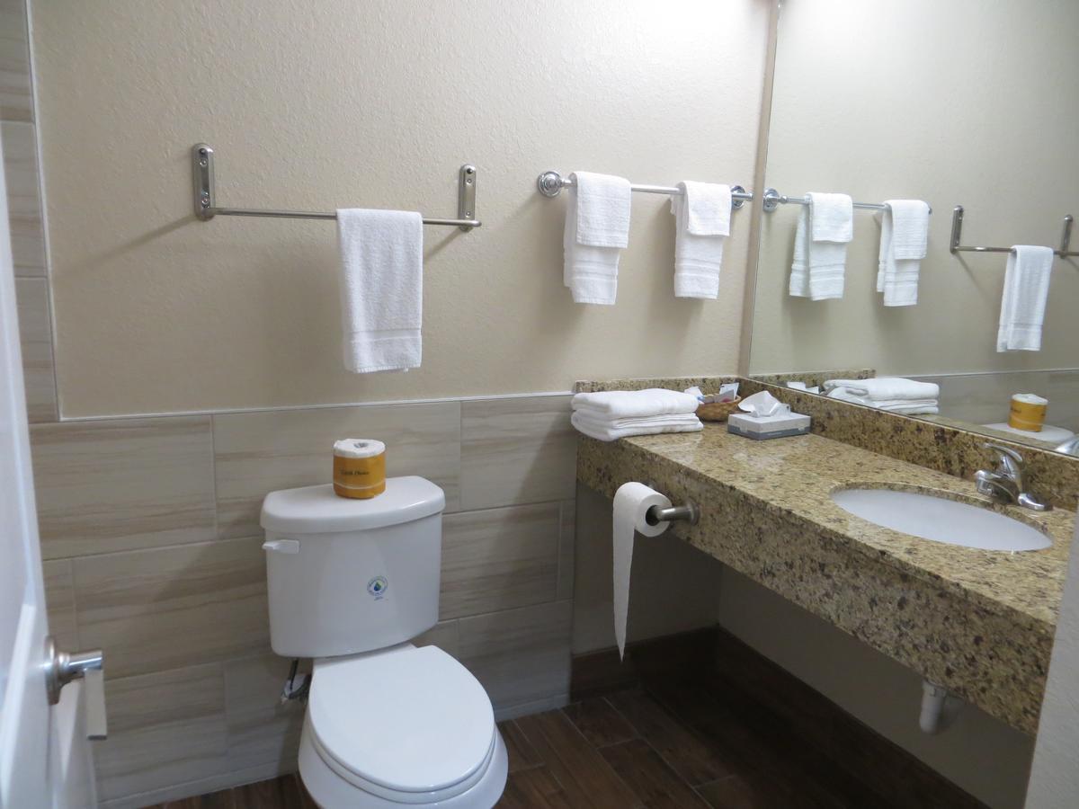 Scottish Inn & Suites Baytown Eksteriør bilde